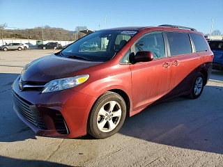 TOYOTA SIENNA LE 2018