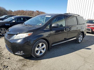 TOYOTA SIENNA LE 2016