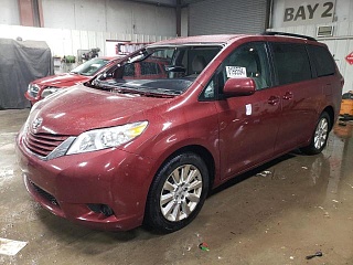 TOYOTA SIENNA LE 2015