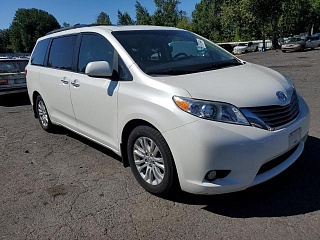 TOYOTA SIENNA XLE 2017