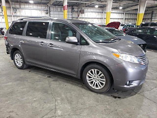 TOYOTA SIENNA XLE 2015