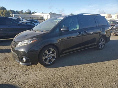 TOYOTA SIENNA SE 2017