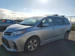 TOYOTA SIENNA LE 2019