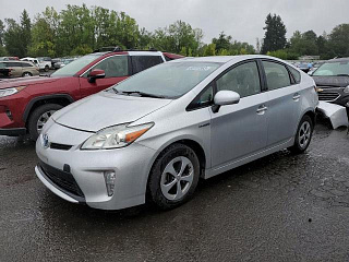 TOYOTA PRIUS 2015