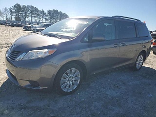 TOYOTA SIENNA LE 2015