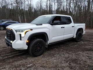TOYOTA TUNDRA CREWMAX LIMITED 2022