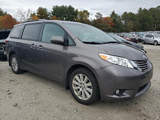 TOYOTA SIENNA XLE 2017