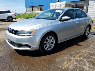 VOLKSWAGEN JETTA SE 2014