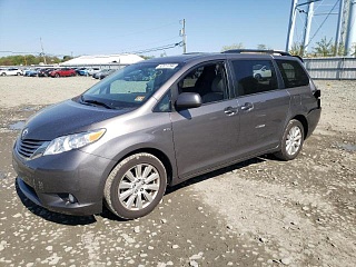 TOYOTA SIENNA XLE 2017